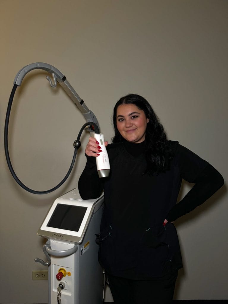 employee Weronika with the Lutronic Laser